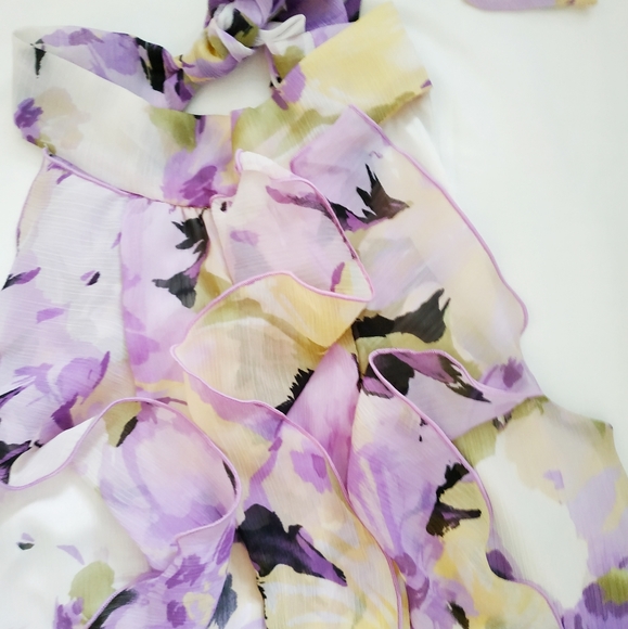 A BYER Floral Blouse with Bowtie Nek - Picture 4 of 6